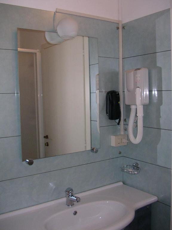 Albergo Cristallo Legnano Ruang foto